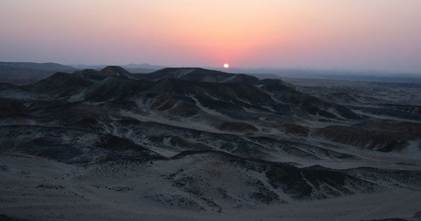 coucher de soleil sur le désert